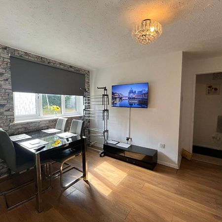 Stunning 1 Bedroom Apartment In Dagenham Eksteriør billede