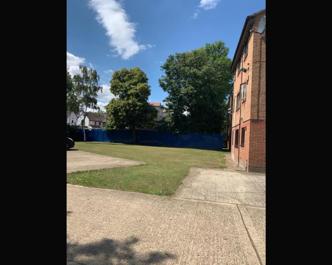 Stunning 1 Bedroom Apartment In Dagenham Eksteriør billede