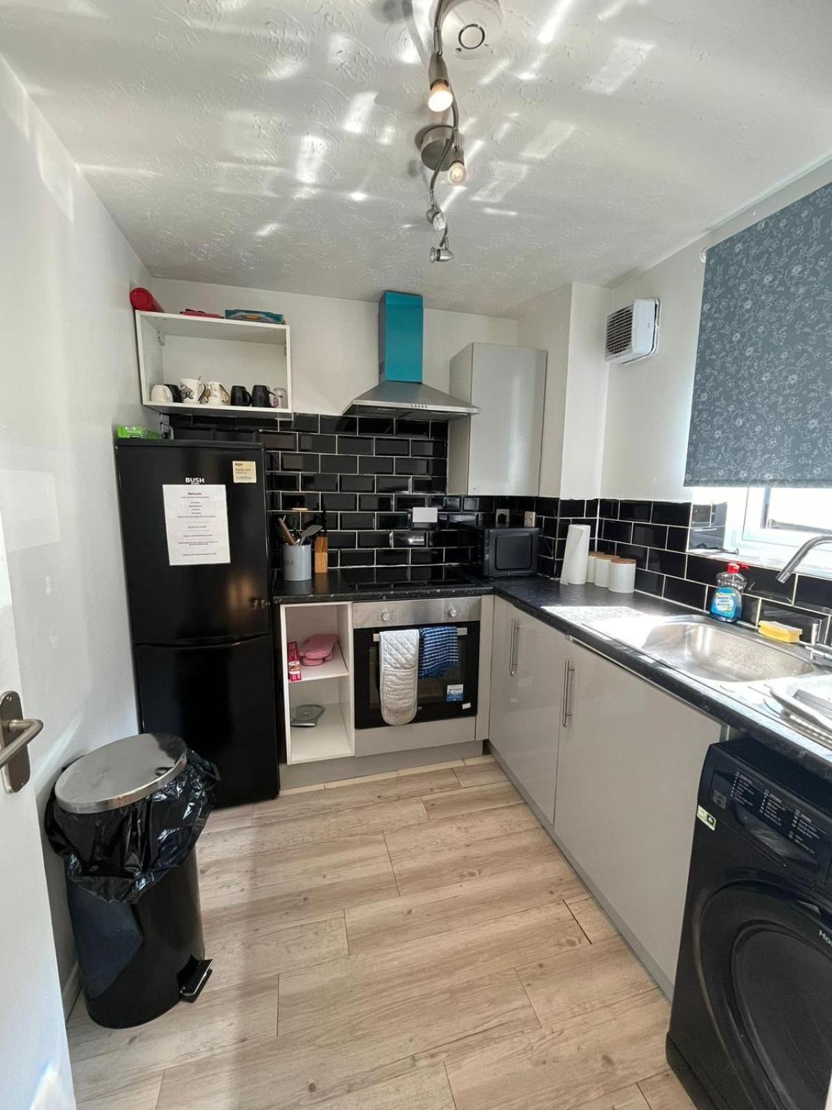 Stunning 1 Bedroom Apartment In Dagenham Eksteriør billede