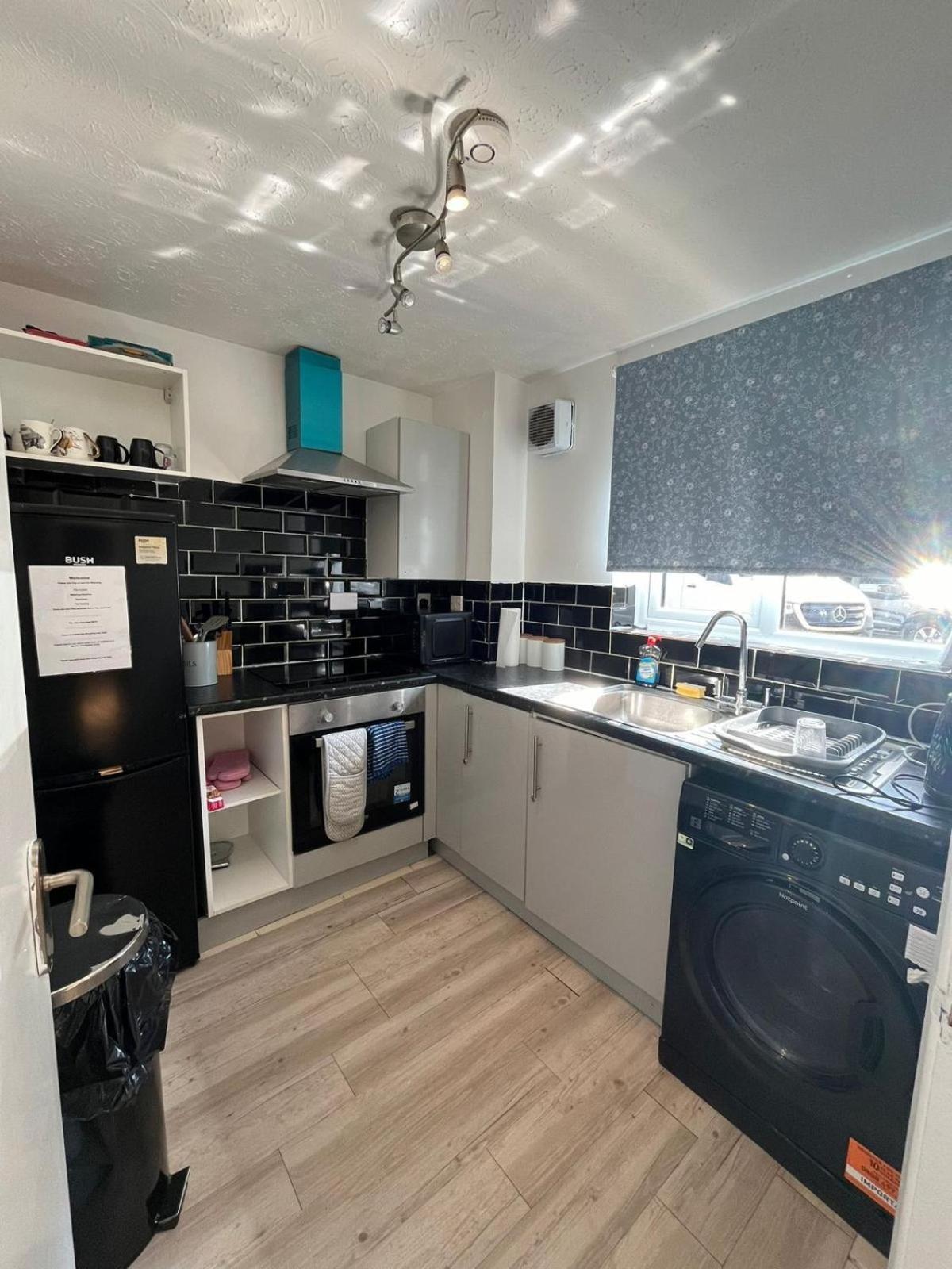 Stunning 1 Bedroom Apartment In Dagenham Eksteriør billede