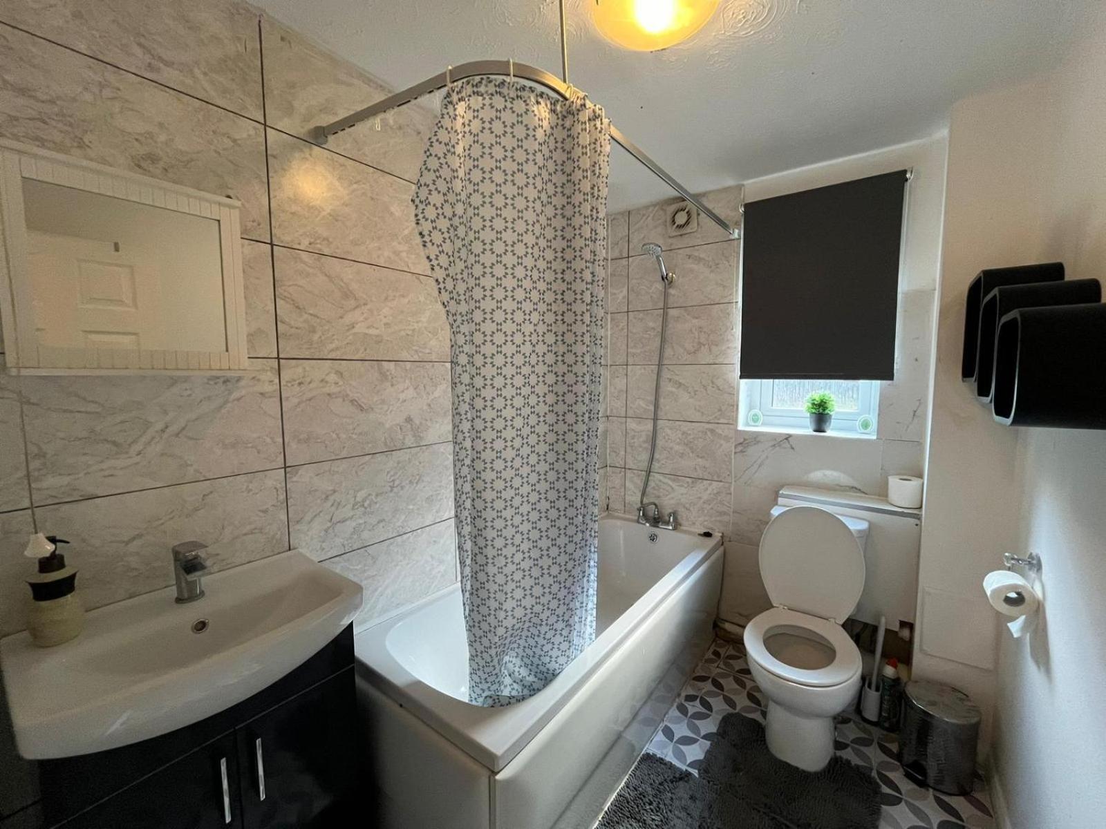 Stunning 1 Bedroom Apartment In Dagenham Eksteriør billede